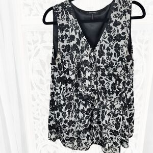 Daisy Fuentes Black and White Floral V-Neck Sleeveless Blouse. Sz XL